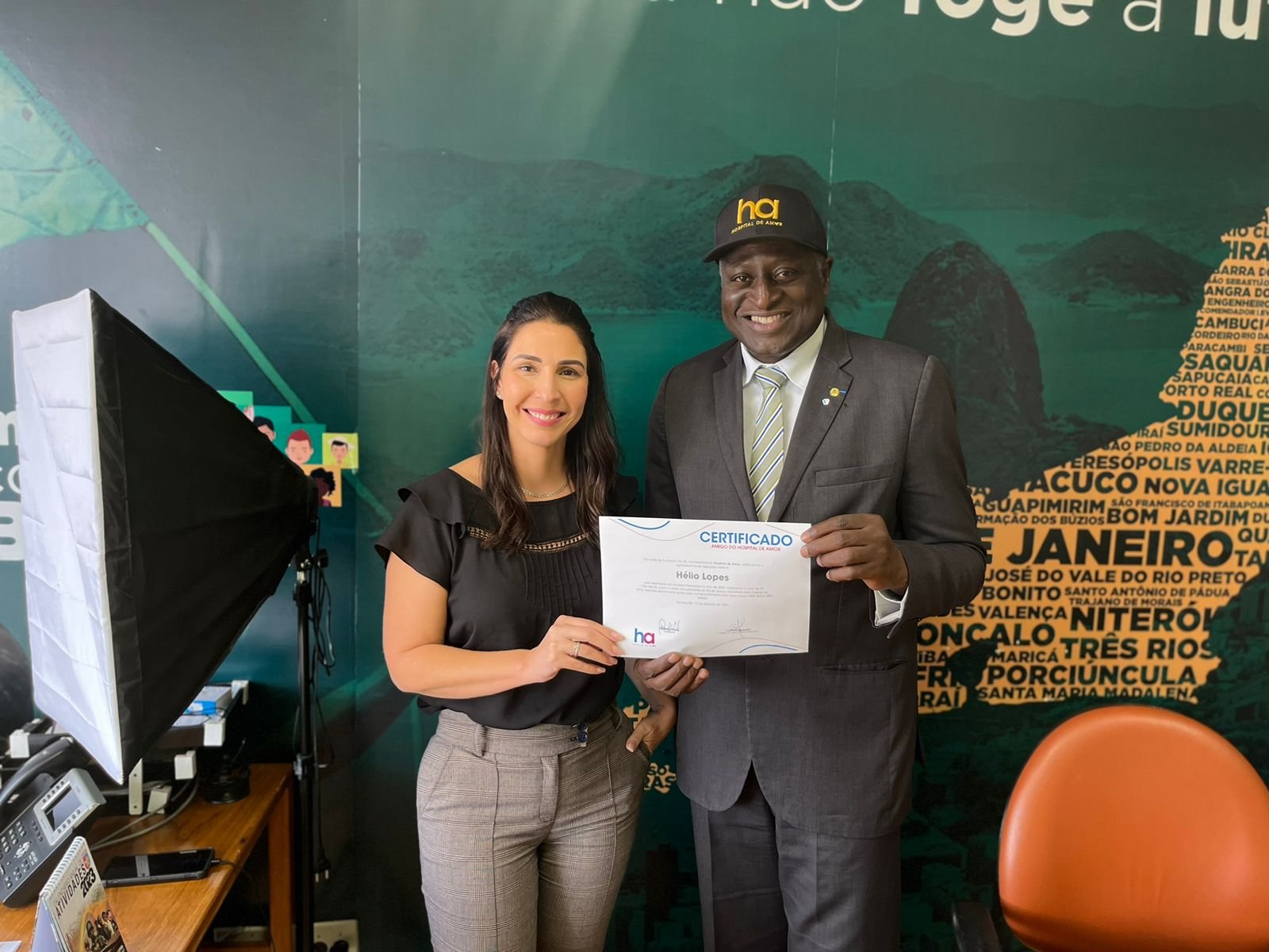 Helio Lopes recebe homenagem do hospital do amor
