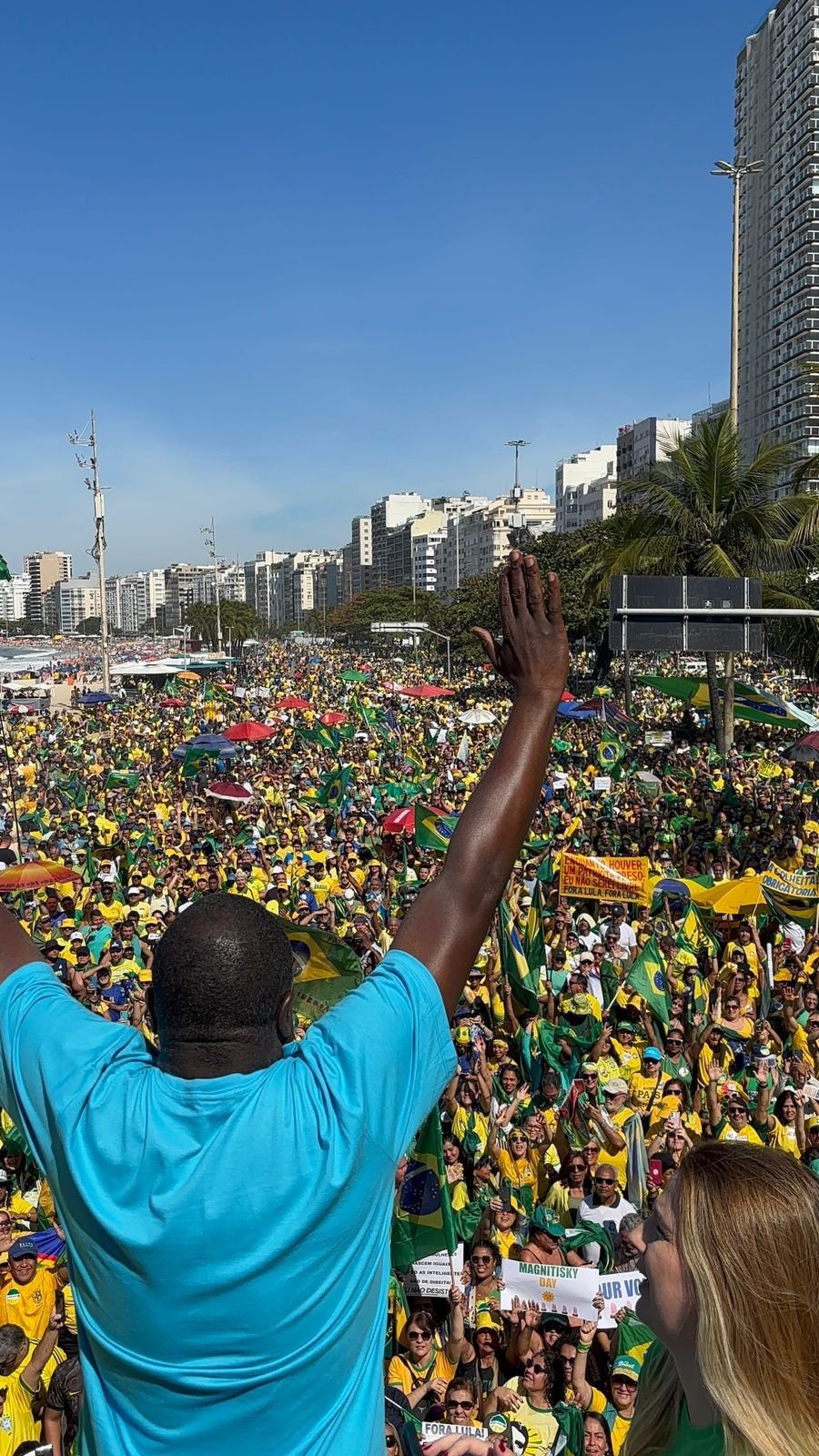 Manifestação pacífica em Copacabana