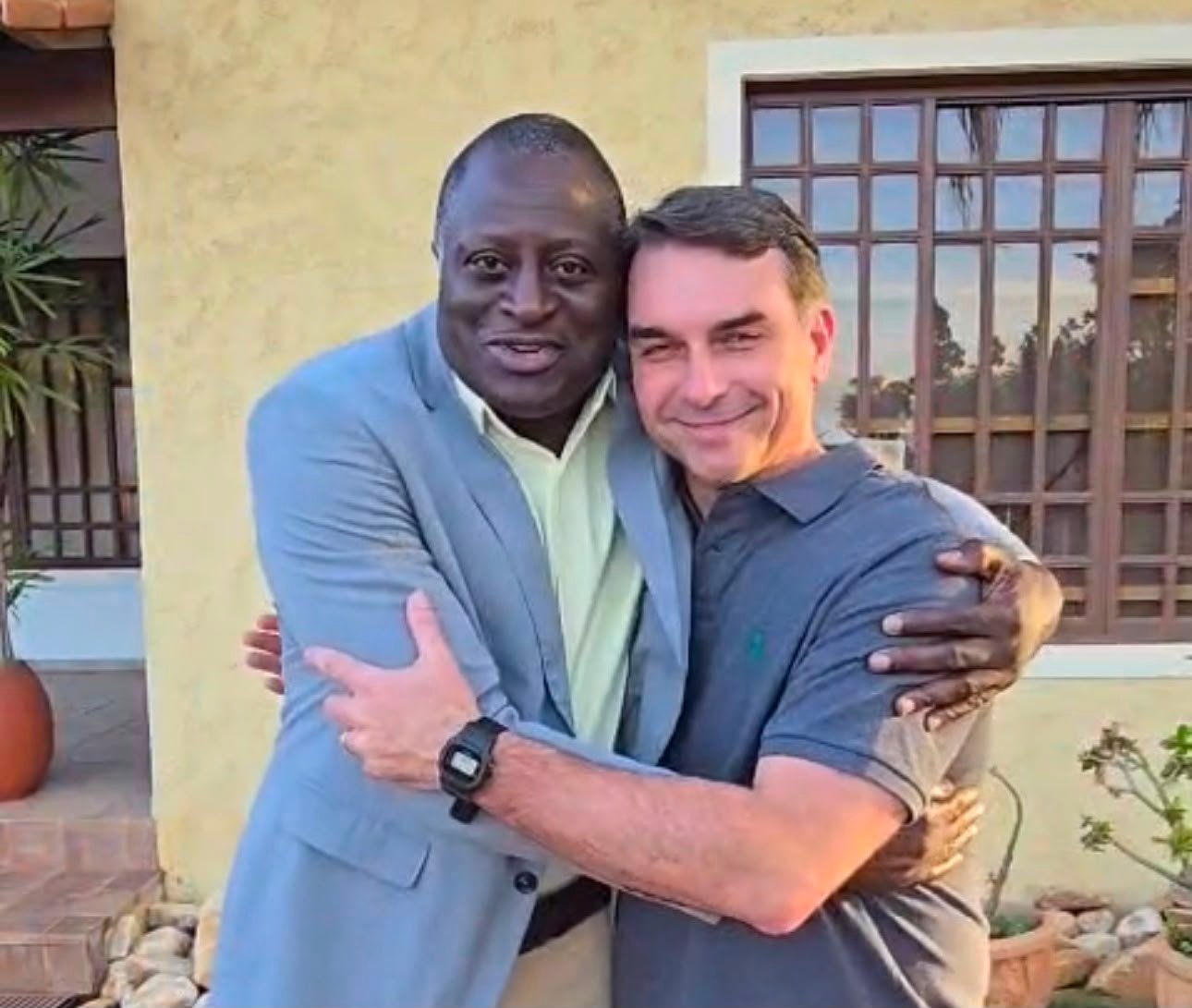 Helio e Flavio Bolsonaro